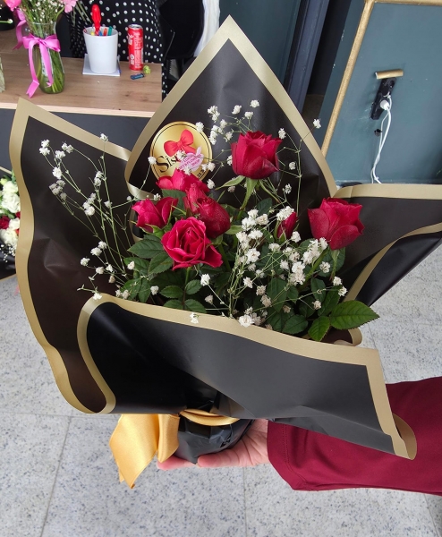 Çamköy Canlu Gül Aranjman Kutu - Adet 7