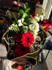 KARIŞIK KIRMIZI GERBERA BUKETİ